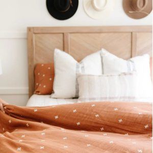 SARANONI BAMBOO RAYON MUSLIN FOUR LAYER QUILT NEVER USED SIZE QUEEN/KING